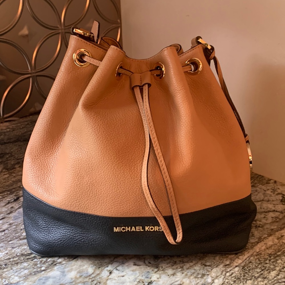 Authentic Michael Kors Tote Bucket Bag
